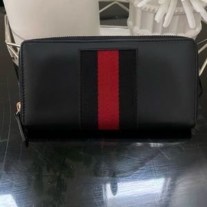 Gucci zipround “sherry line” wallet